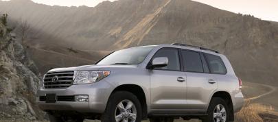 Toyota Land Cruiser (2009) - picture 15 of 28