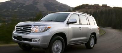 Toyota Land Cruiser (2009) - picture 20 of 28