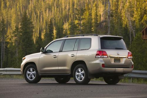 Toyota Land Cruiser (2009) - picture 8 of 28