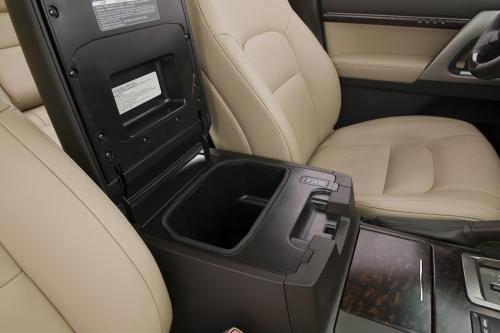 Toyota Land Cruiser (2009) - picture 24 of 28