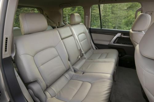 Toyota Land Cruiser (2009) - picture 25 of 28