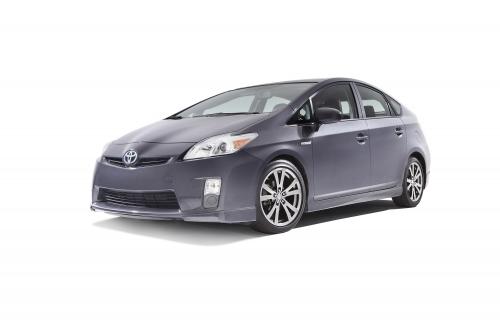 Toyota Prius PLUS Performance (2010) - picture 1 of 5