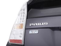 Toyota Prius PLUS Performance (2010) - picture 3 of 5