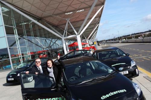 Toyota Prius Taxi (2011) - picture 1 of 4