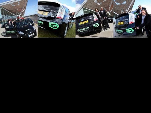 Toyota Prius Taxi (2011) - picture 1 of 4