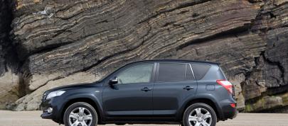 Toyota RAV4 (2010) - picture 7 of 16