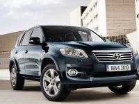 Toyota RAV4 (2010) - picture 13 of 16