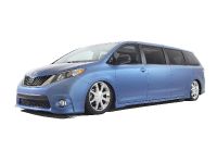 Toyota Sienna Swagger Wagon Supreme (2010) - picture 1 of 8