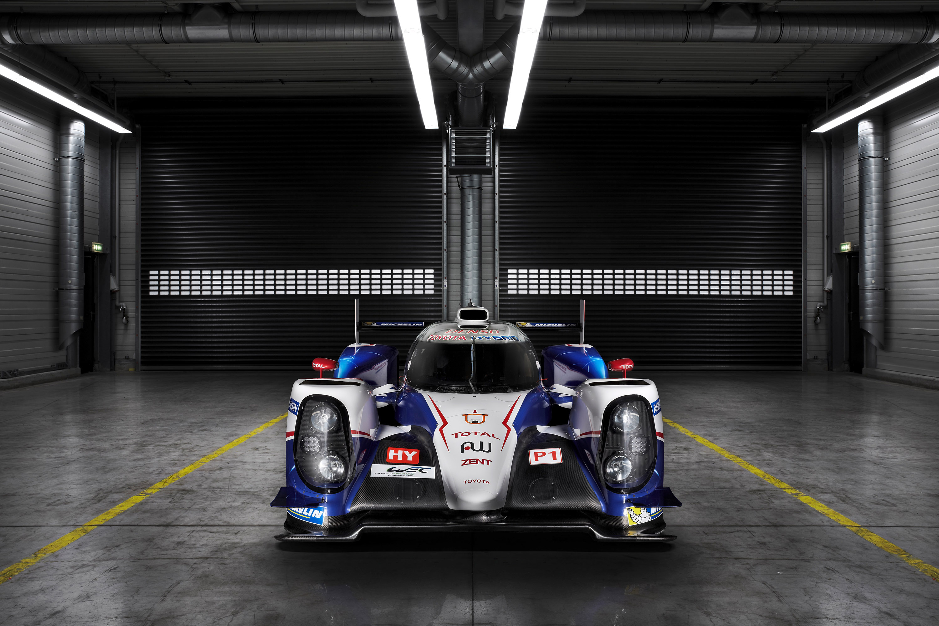 Toyota TS040 Hybrid Race Car