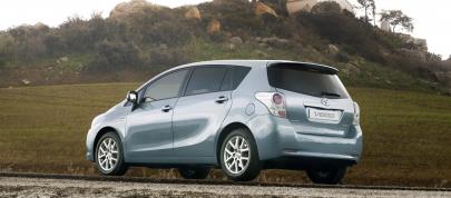 Toyota Verso (2010) - picture 4 of 6