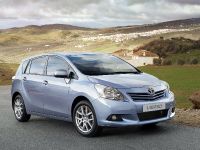 Toyota Verso (2010) - picture 1 of 6