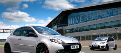 Twingo Renaultsport 133 and Clio Renaultsport 200 Silverstone GP (2011) - picture 4 of 5