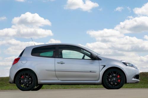 Twingo Renaultsport 133 and Clio Renaultsport 200 Silverstone GP (2011) - picture 1 of 5