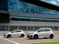 Twingo Renaultsport 133 and Clio Renaultsport 200 Silverstone GP (2011) - picture 2 of 5