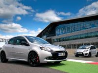 Twingo Renaultsport 133 and Clio Renaultsport 200 Silverstone GP (2011) - picture 4 of 5