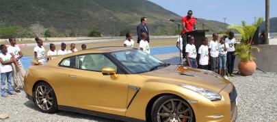 Usain Bolt Golden Nissan GT-R (2013) - picture 4 of 14