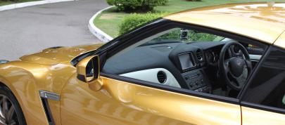 Usain Bolt Golden Nissan GT-R (2013) - picture 12 of 14