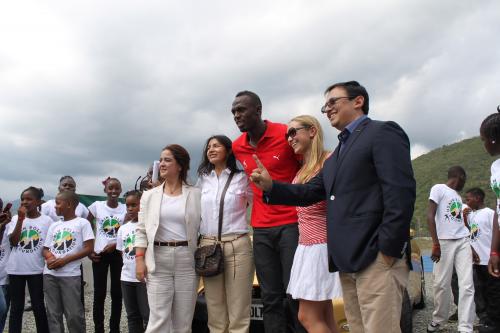 Usain Bolt Golden Nissan GT-R (2013) - picture 9 of 14