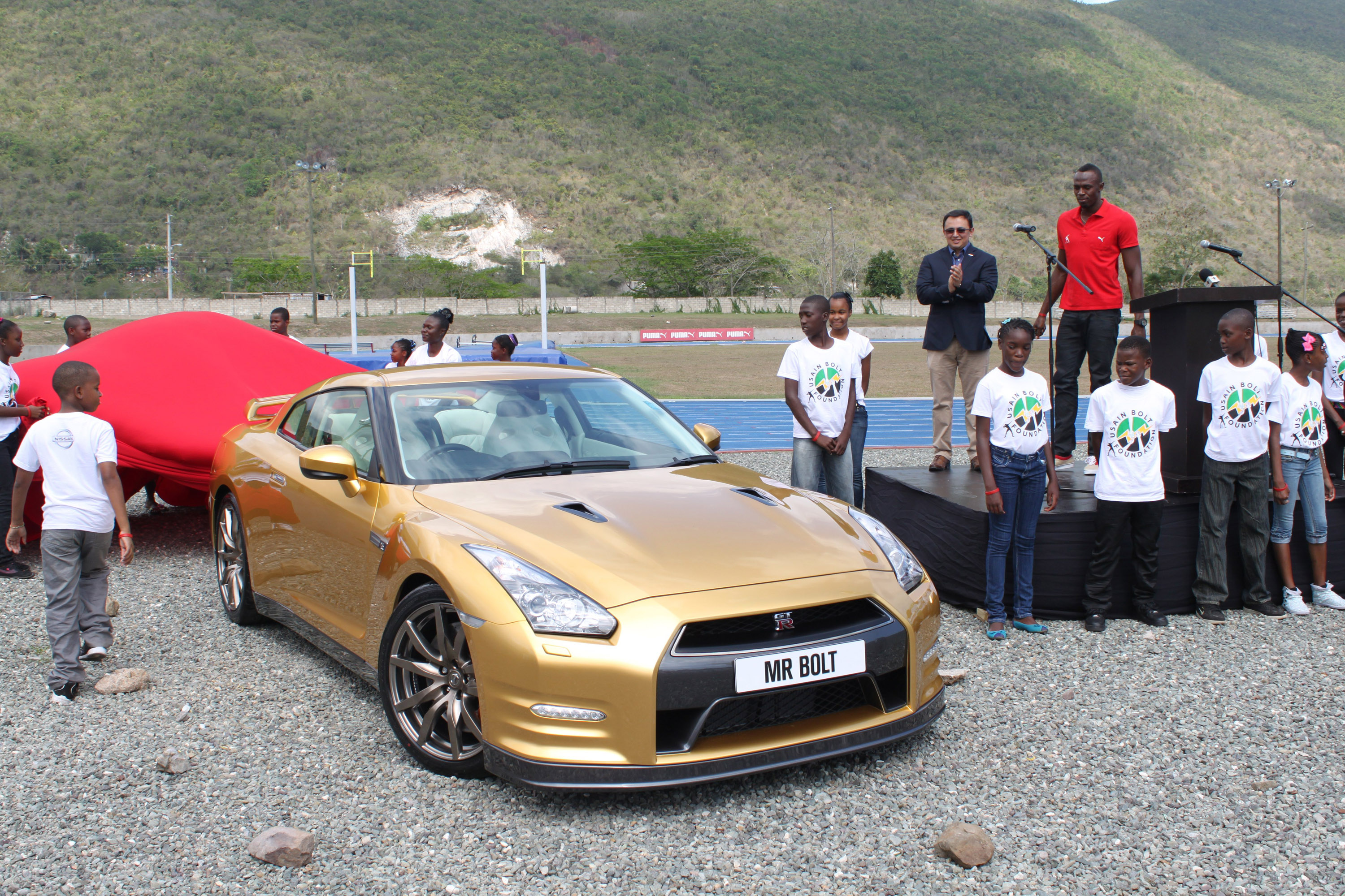 Usain Bolt Golden Nissan GT-R