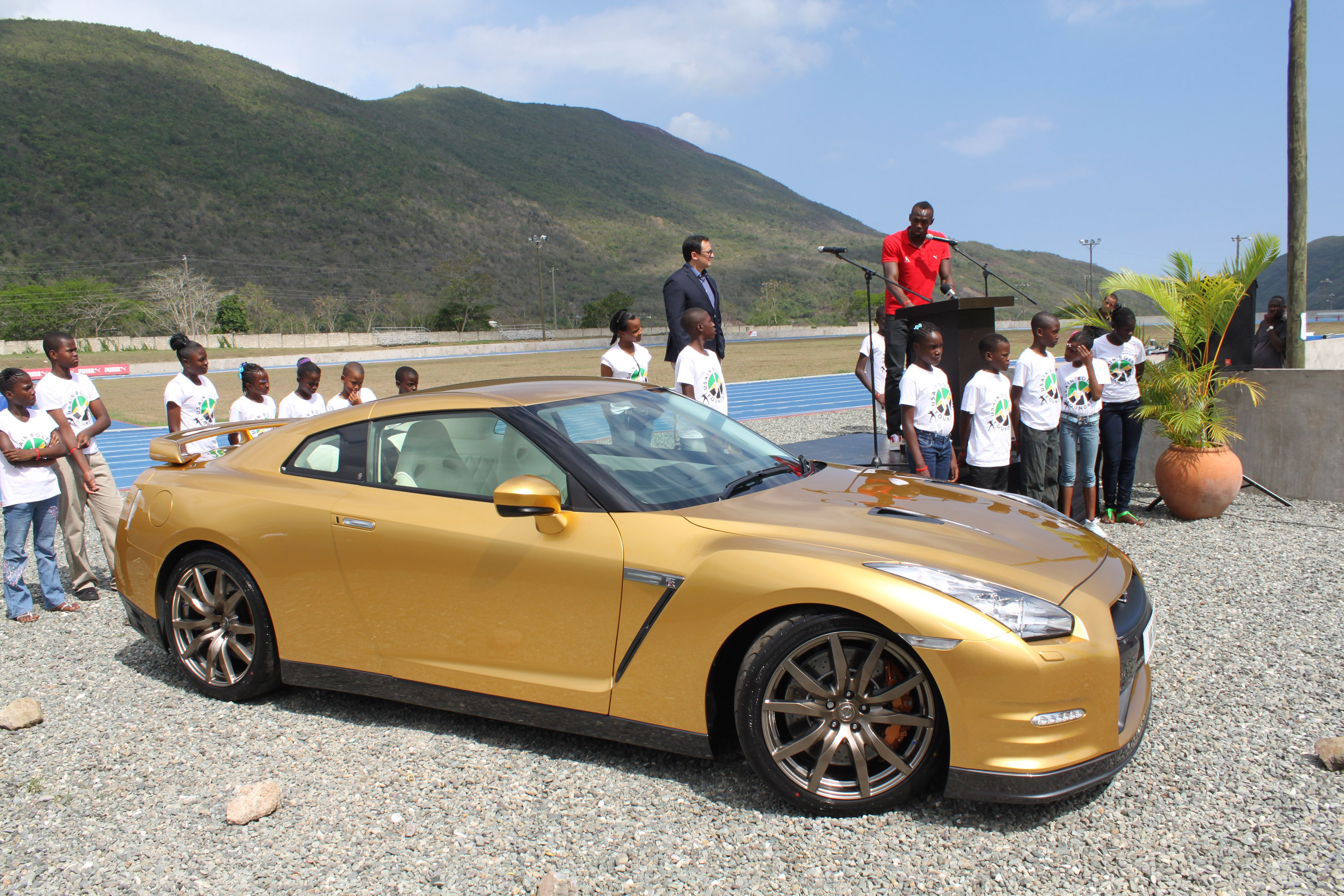 Usain Bolt Golden Nissan GT-R