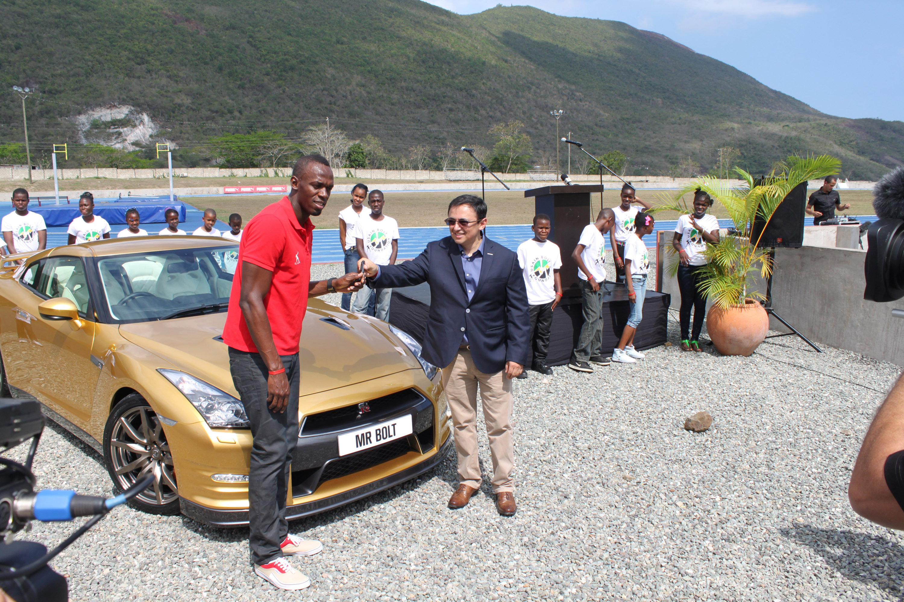 Usain Bolt Golden Nissan GT-R