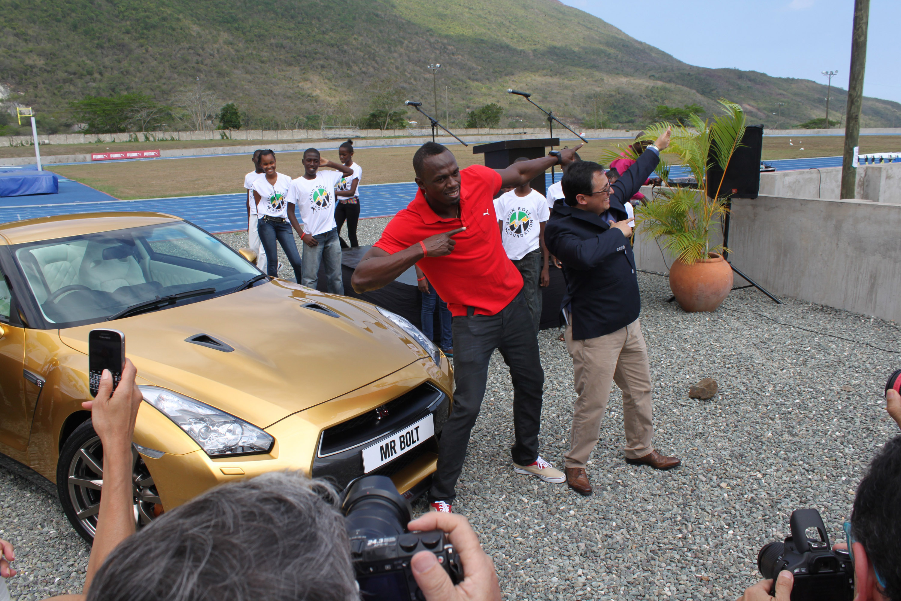 Usain Bolt Golden Nissan GT-R