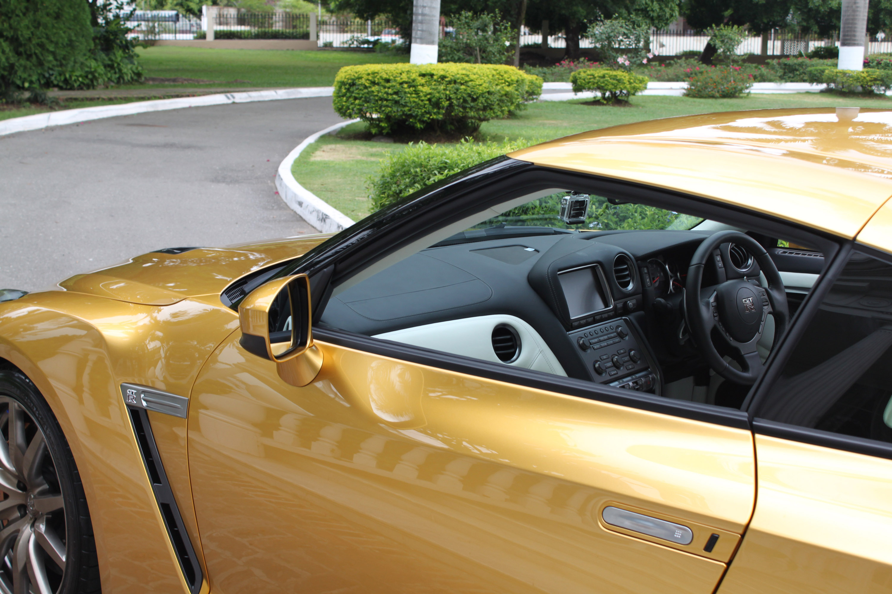 Usain Bolt Golden Nissan GT-R