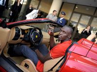 Usain Bolt in Ferrari F430 Spider (2008) - picture 5 of 6
