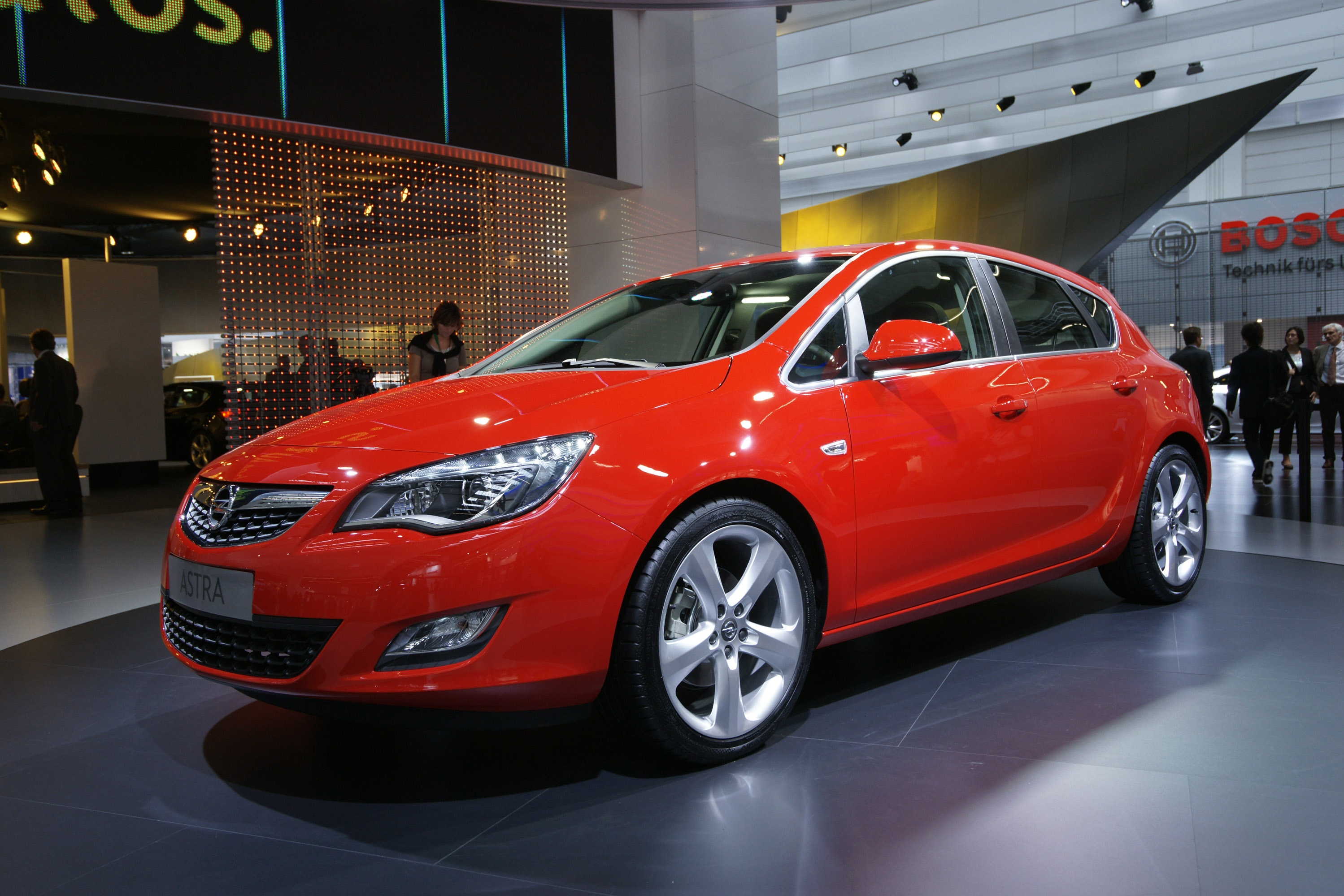 Vauxhall Astra Frankfurt (2011) picture 1 of 2