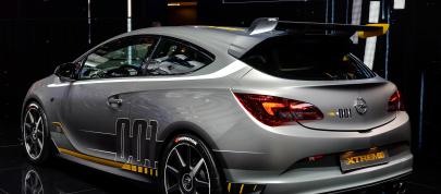 Vauxhall Astra VXR Extreme Geneva (2014) - picture 4 of 5