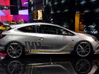 Vauxhall Astra VXR Extreme Geneva (2014) - picture 3 of 5
