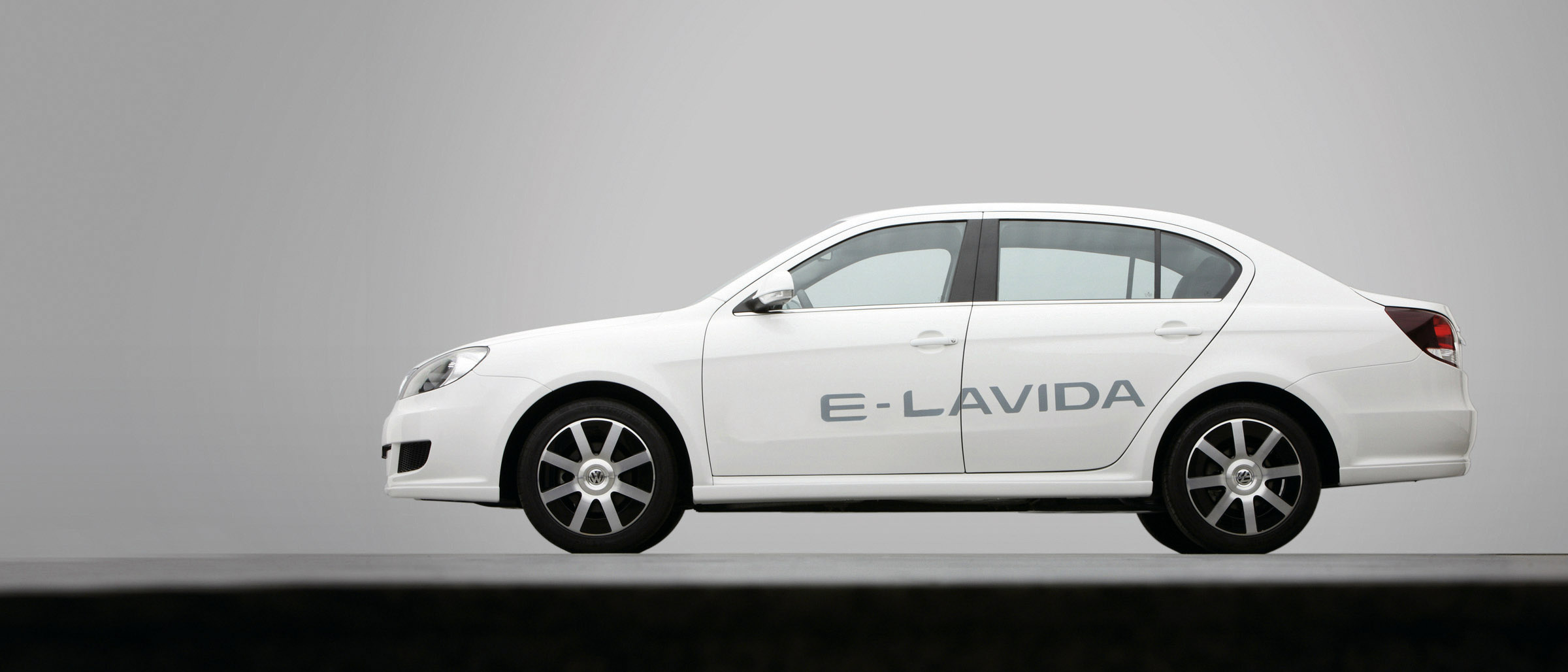 Volkswagen E-Lavida Concept