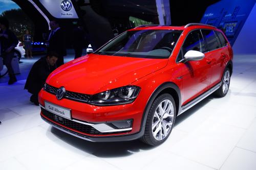Volkswagen Golf Alltrack Paris (2014) - picture 1 of 5