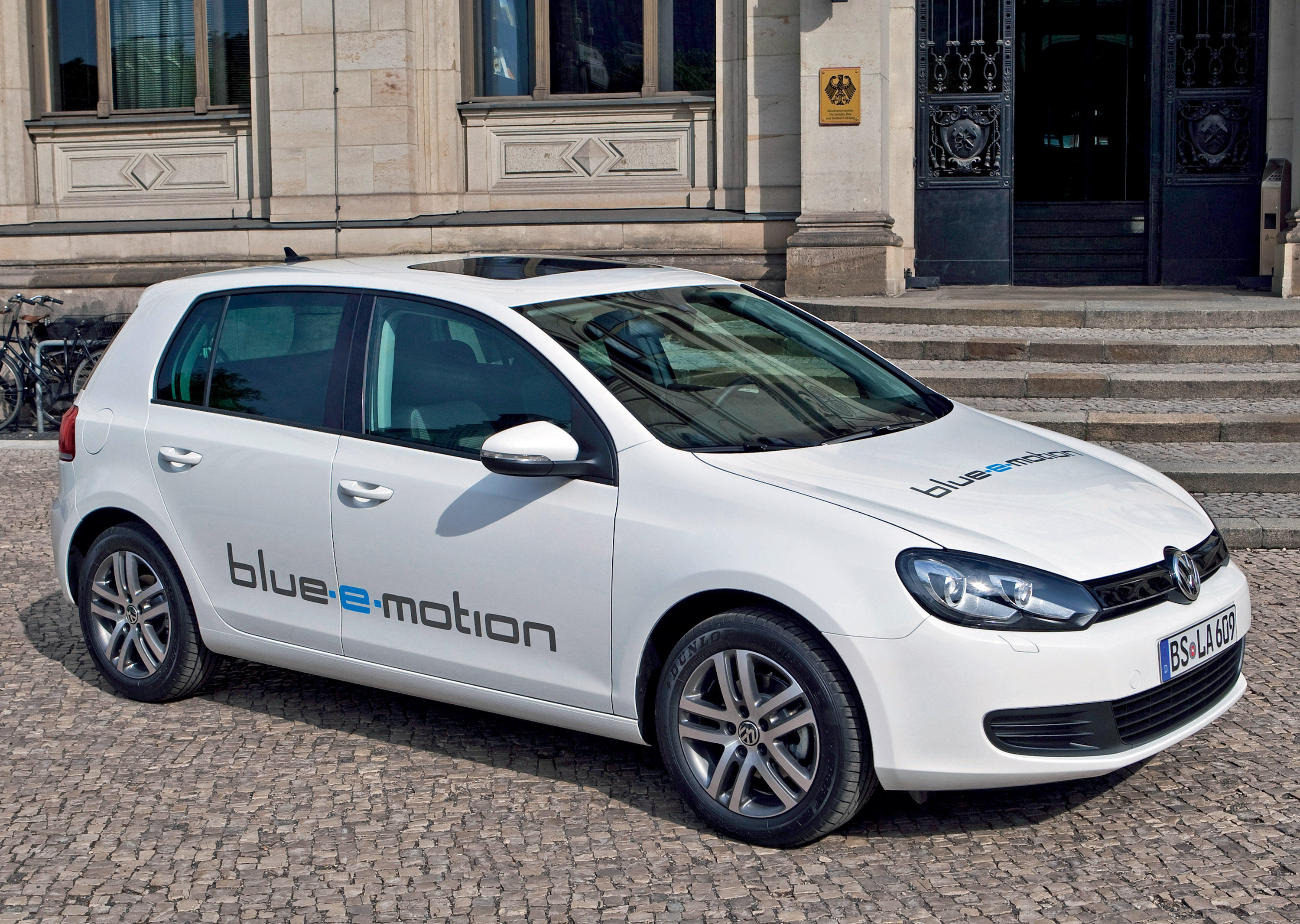 Volkswagen Golf blue-e-motion Concept