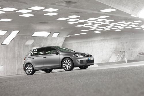 Volkswagen Golf GTD (2010) - picture 8 of 43
