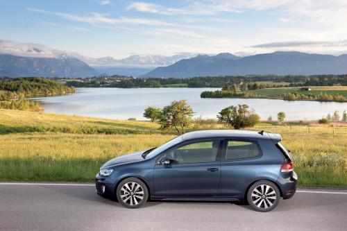 Volkswagen Golf GTD (2010) - picture 32 of 43