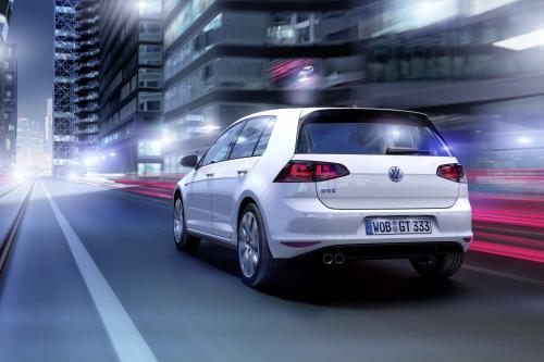 Volkswagen Golf GTE Plug-In Hybrid (2014) - picture 8 of 10