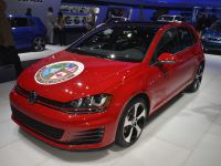 Volkswagen Golf GTI Detroit (2015) - picture 2 of 2