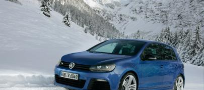 Volkswagen Golf R (2010) - picture 20 of 28