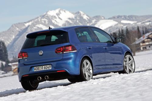 Volkswagen Golf R (2010) - picture 16 of 28