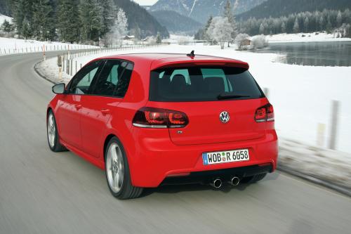 Volkswagen Golf R (2010) - picture 25 of 28