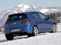 Volkswagen Golf R (2010) - picture 8 of 28