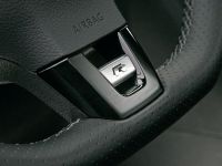 Volkswagen Golf R (2010) - picture 19 of 28