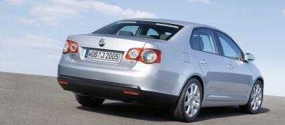 Volkswagen Jetta (2005) - picture 12 of 16