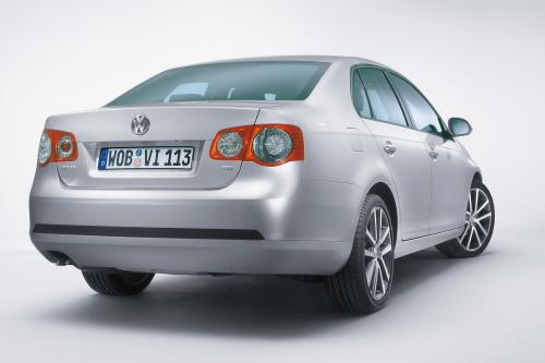 Volkswagen Jetta (2005) - picture 8 of 16