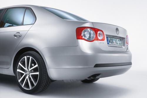 Volkswagen Jetta (2005) - picture 9 of 16