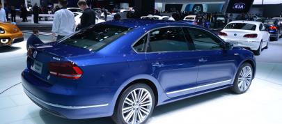 Volkswagen Passat BlueMotion Detroit (2014) - picture 4 of 5