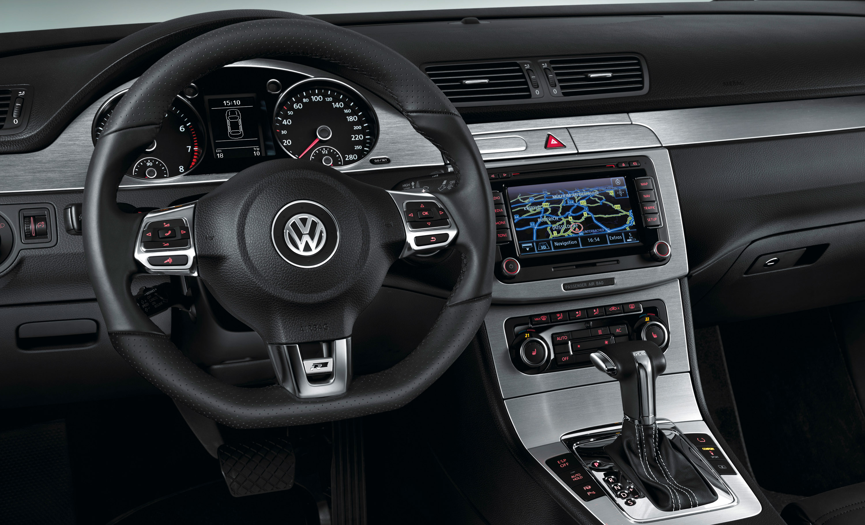 Volkswagen carplay. VW Passat b7 r line. VW Passat b6 r line салон. Volkswagen Passat cc r-line. VW Passat b7 Interior.