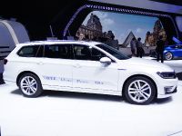 Volkswagen Passat GTE Paris (2014)