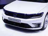 Volkswagen Passat GTE Paris (2014)